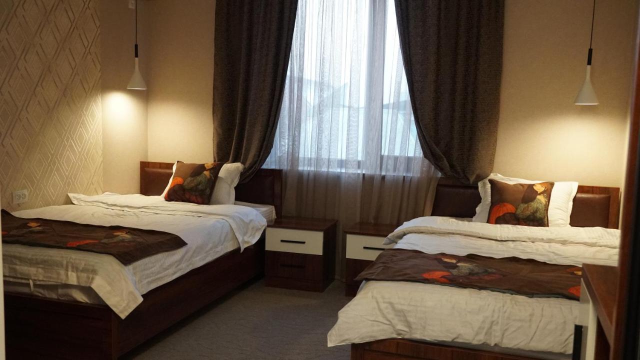 Cube House Osh Hotel Екстериор снимка