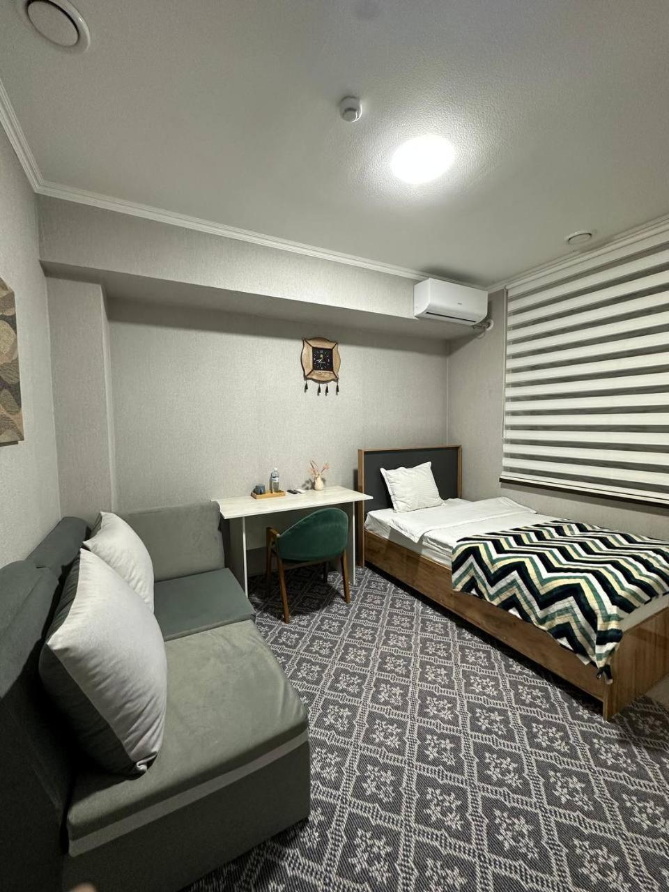 Cube House Osh Hotel Екстериор снимка