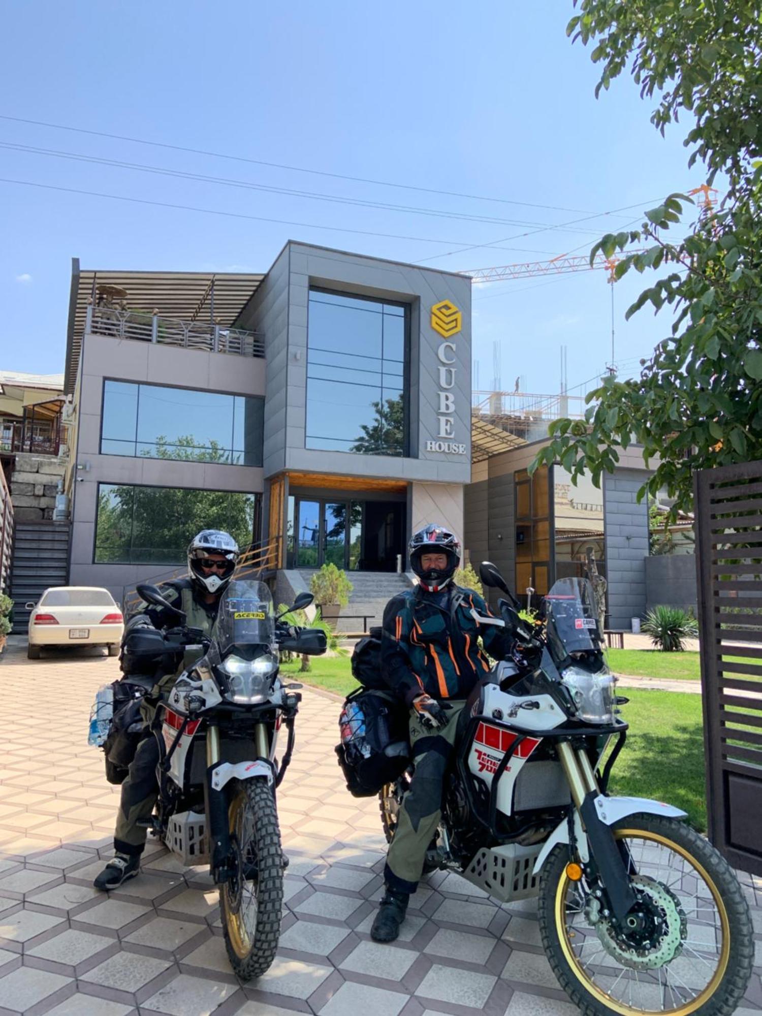 Cube House Osh Hotel Екстериор снимка