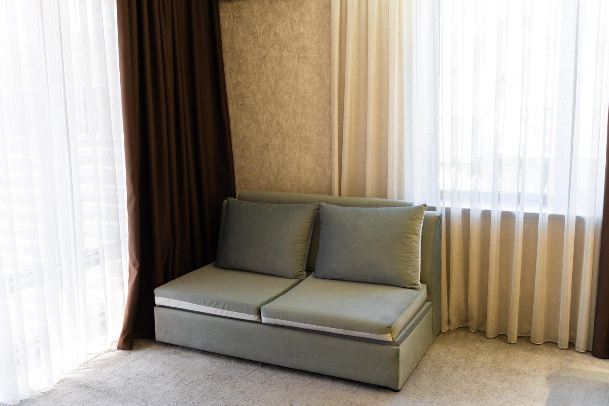 Cube House Osh Hotel Екстериор снимка