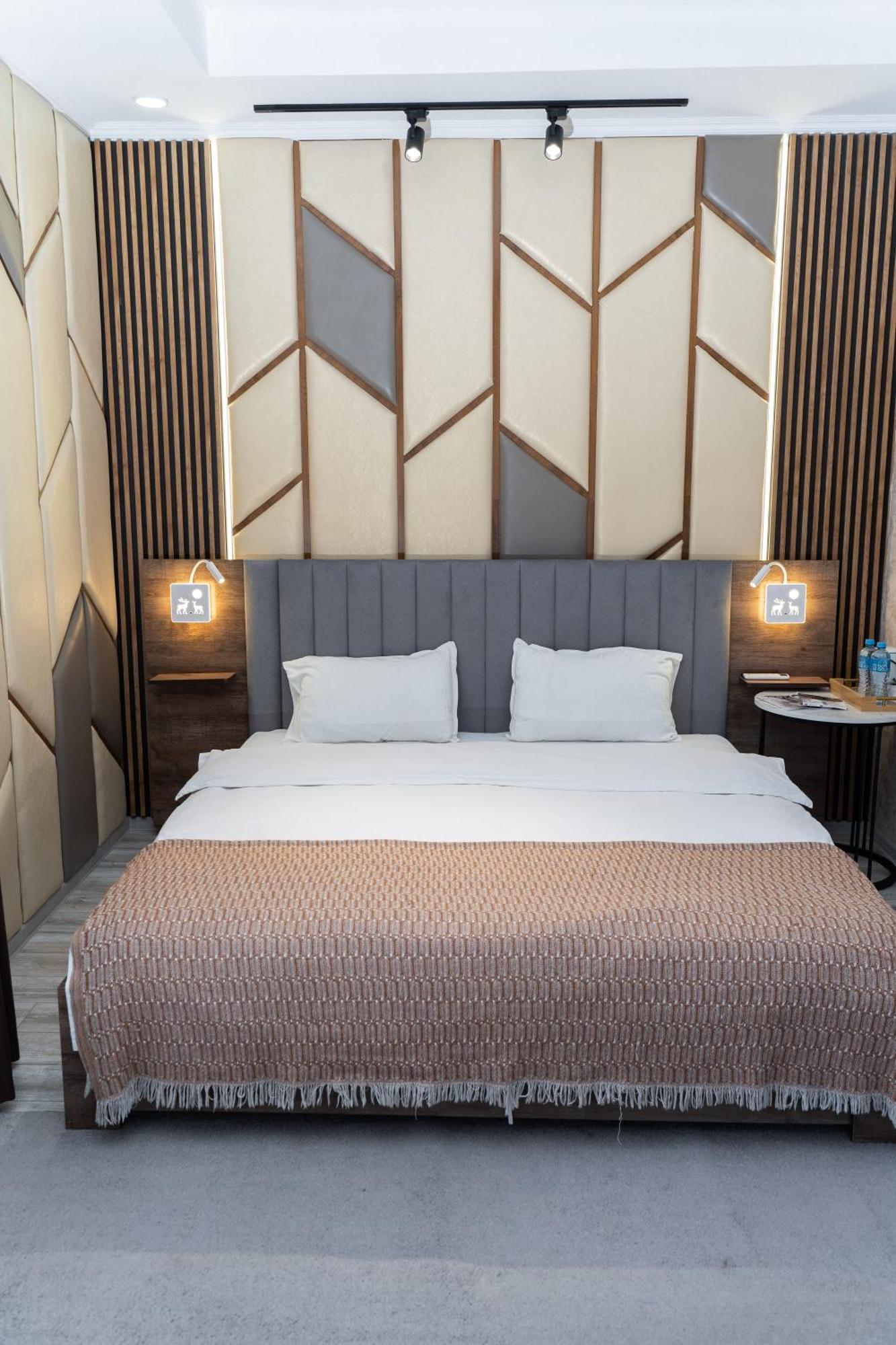 Cube House Osh Hotel Екстериор снимка