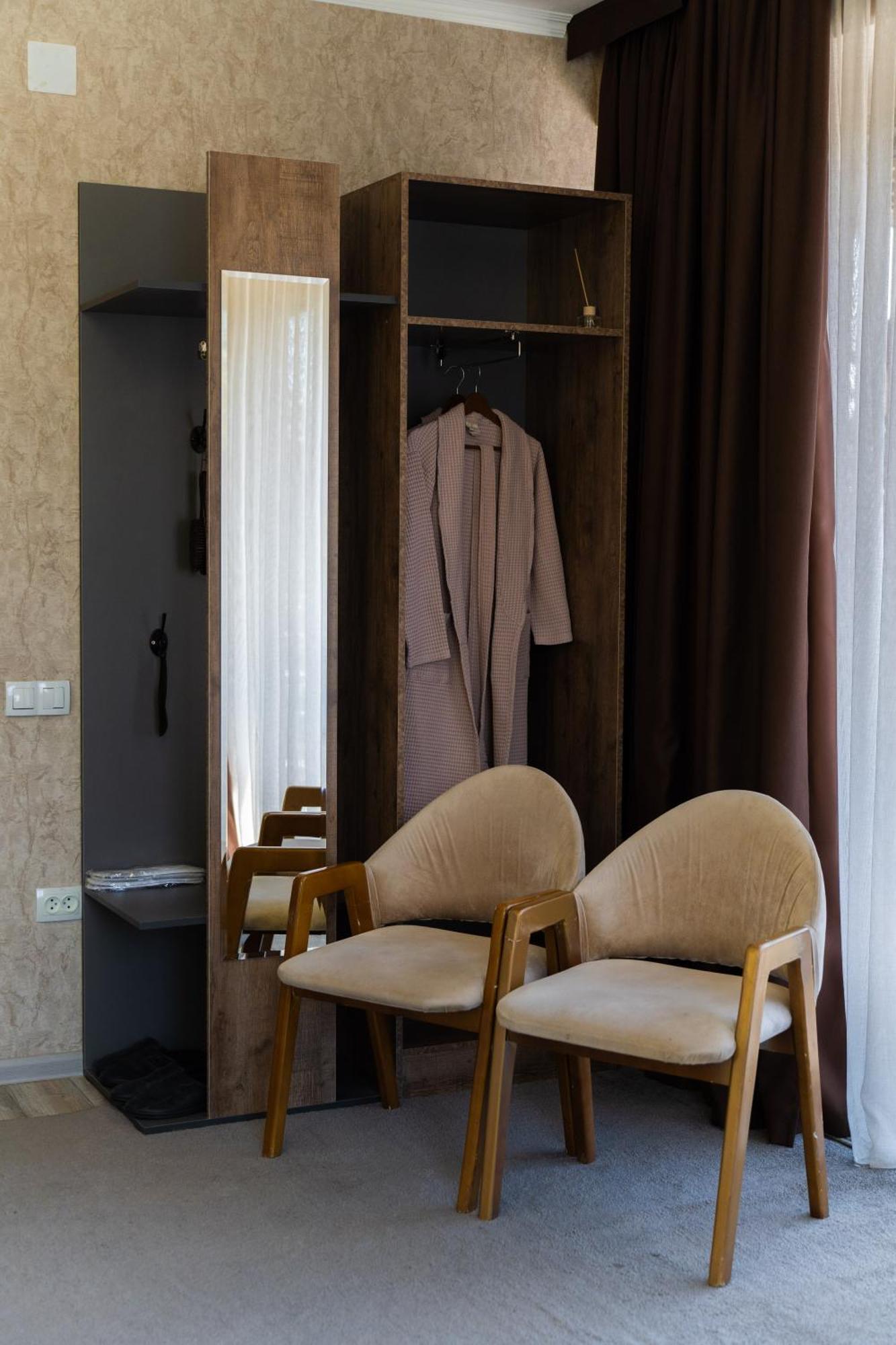 Cube House Osh Hotel Екстериор снимка
